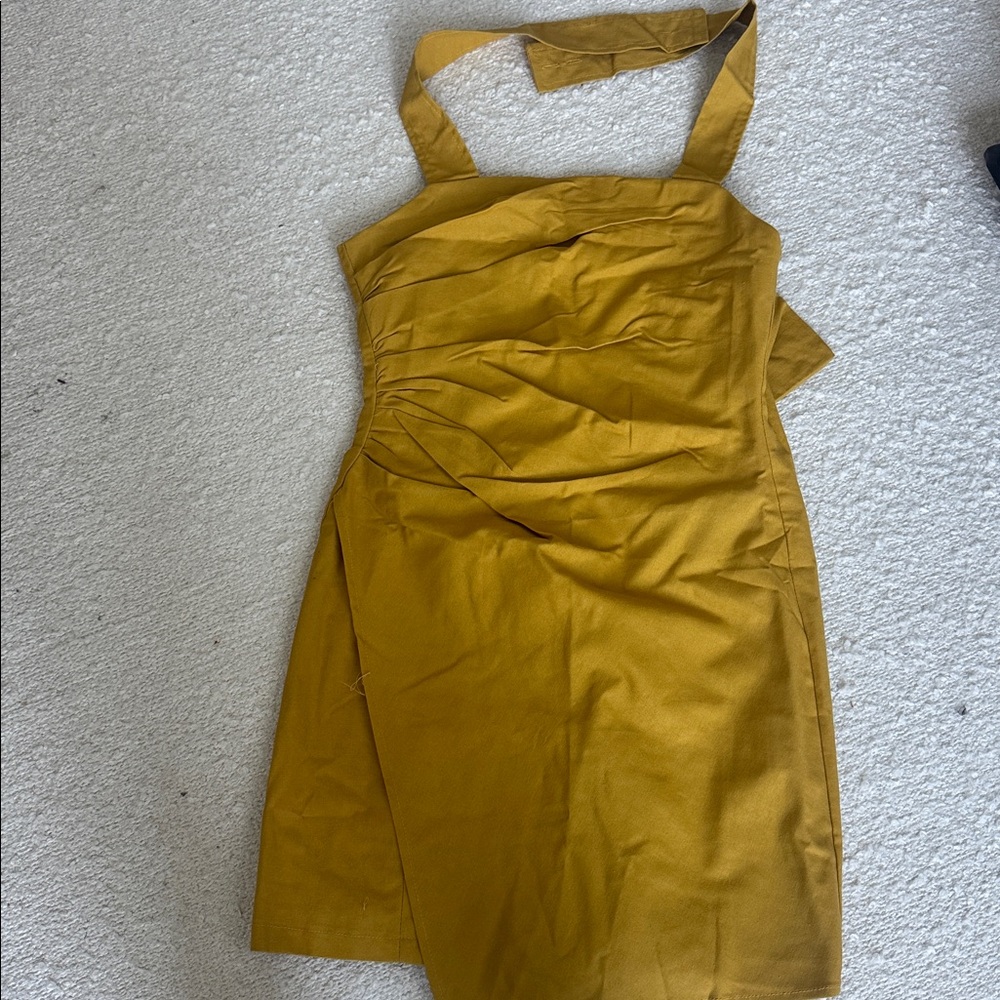 Jewelclues Everyday Sensation Square Neck Mini Dress × 1
Mustard / S